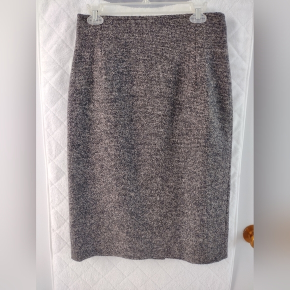MaxMara Dresses & Skirts - MaxMara women's high waisted wool blend pencil skirt. EUC. Size 10 (US).